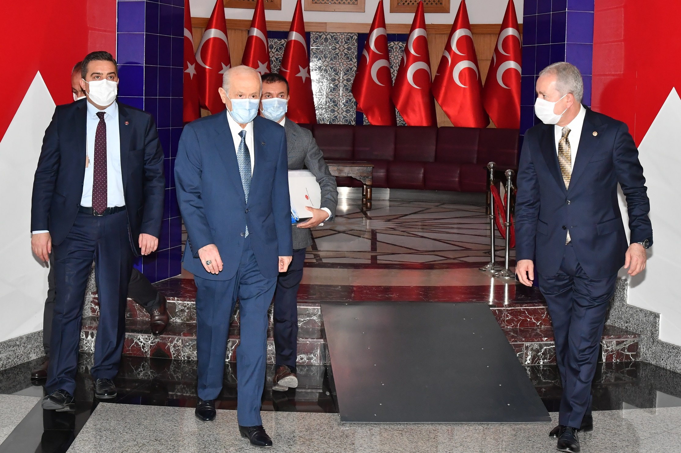 MHP Genel Başkanı Devlet Bahçeli, partisine mensup belediye başkanlarıyla parti genel merkezinde bir araya geldi. ( MHP - Anadolu Ajansı )