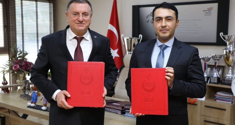 HBB BAŞKANI SAVAŞ’A ANLAMLI HEDİYE