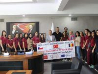 Romanya ve Çekya’daki stajlarını başarıyla tamamlayan öğrenciler Başkan Sarı’yı ziyaret etti