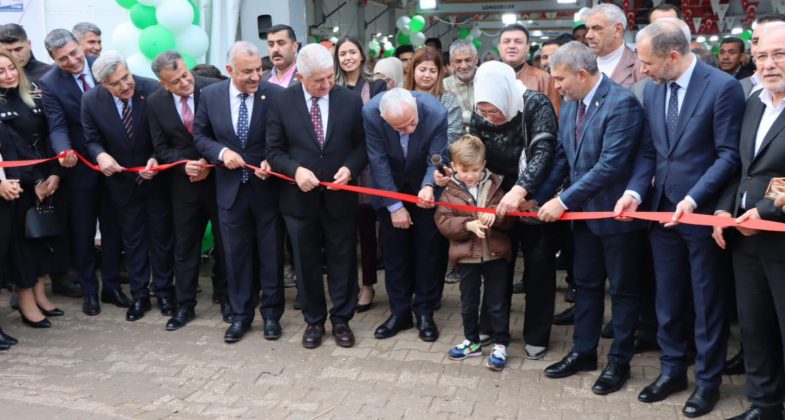 REYHANLI’DA 2. CEMİL MERİÇ İRFAN VE SANAT GÜNLERİ YOĞUN KATILIMLA BAŞLADI (7)
