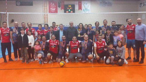 voleybol-ogretmenler-kupasi-sahiplerini-buldu