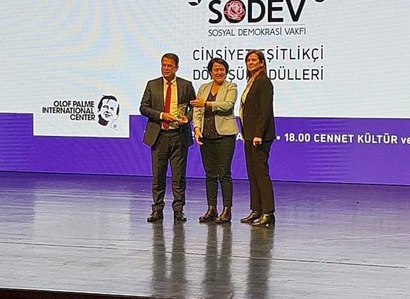 BAŞKAN ERYILMAZ’IN KADIN İSTİHDAMI PROJELERİNE ÖDÜL ÜSTÜNE ÖDÜL