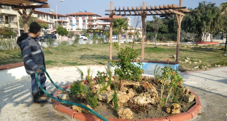 İLÇEMİZİ ESTETİK BİR GÖRÜNÜME KAVUŞTURMAK İÇİN ÇALIŞMALARIMIZI SÜRDÜRÜYORUZ (4)