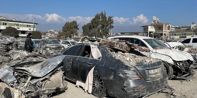 hatay-da-enkazdan-cikarilan-780-arac-30-gun-icerisinde-tesilm-alinmasi-gerekiyor