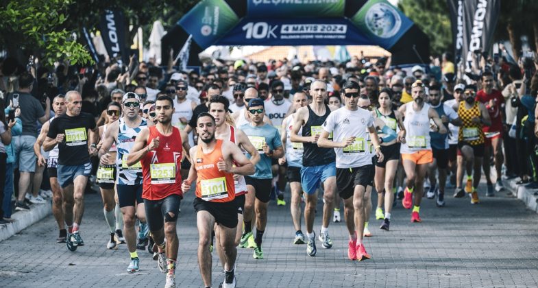 Koşu tutkunlarının vazgeçilmez adresi_ Salomon Çeşme Maratonu (3)