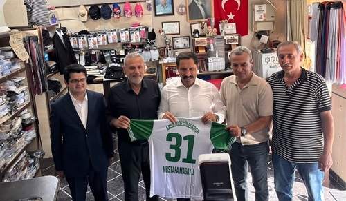 vali-masatliya-gozculerspor-formasi-hediye-edildi