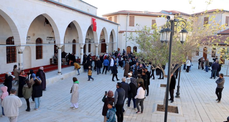 Yıkımdan Dirilişe; Tarihi Habib-i Neccar Camii Ziyaretçi Akınına Uğradı