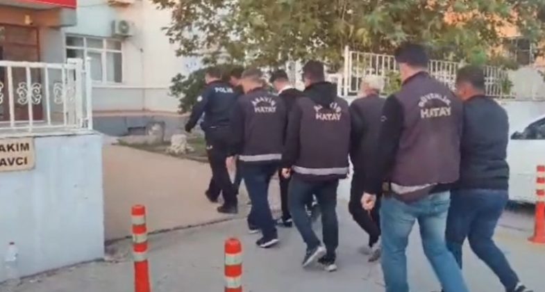 cesitli-suclardan-aranan-8-firari-polisten-kacamadi
