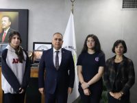 Başkan Sarı, Fen Lisesi öğrencilerine Altınözü’nü anlattı