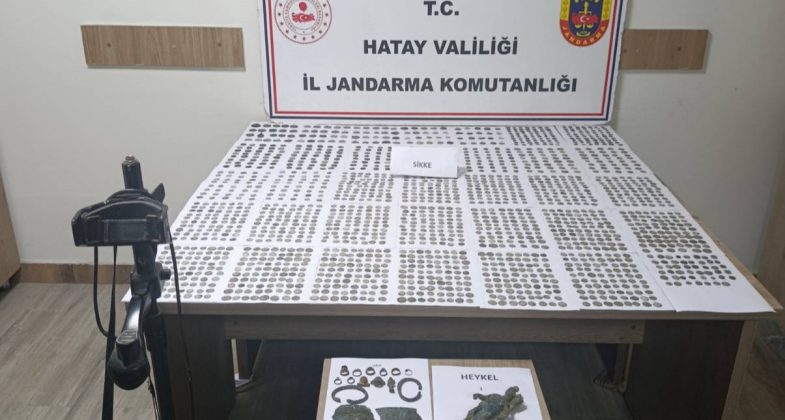 Hatay’da 1988 sikke, 17 obje ve 1 heykel ele geçirildi