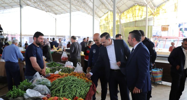 Kaymakam Şahin pazar esnafını ziyaret etti