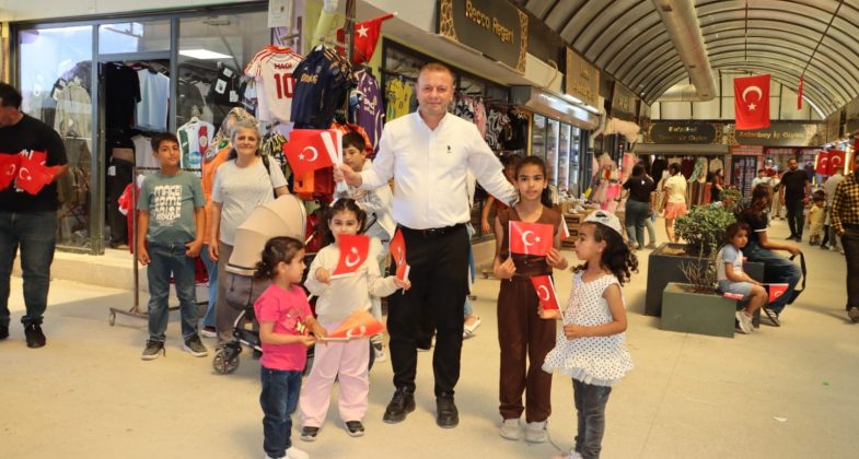 Tarihi Uzun Çarşı’da 19 Mayıs Coşkusu Bayraklarla Yaşandı