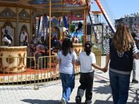 Hatay’da Polis ve Çocukların Kahkahaları Lunaparktan Yükseldi