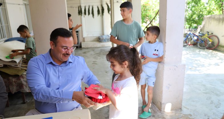 Altınözü’nde şehit ailelerine bayram ziyareti