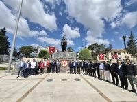 CHP Hatay İl Başkanlığı’ndan Atatürk Anıtı’na Çelenk
