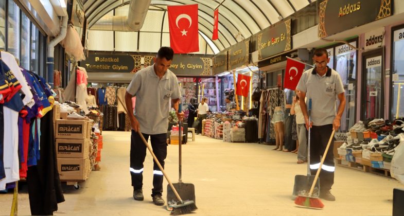 Sessiz Mesai, Büyük Emek: Uzun Çarşı’yı Pırıl Pırıl Yapıyorlar