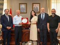 Kızılay’dan MKÜ Rektörü Eren’e Teşekkür Plaketi
