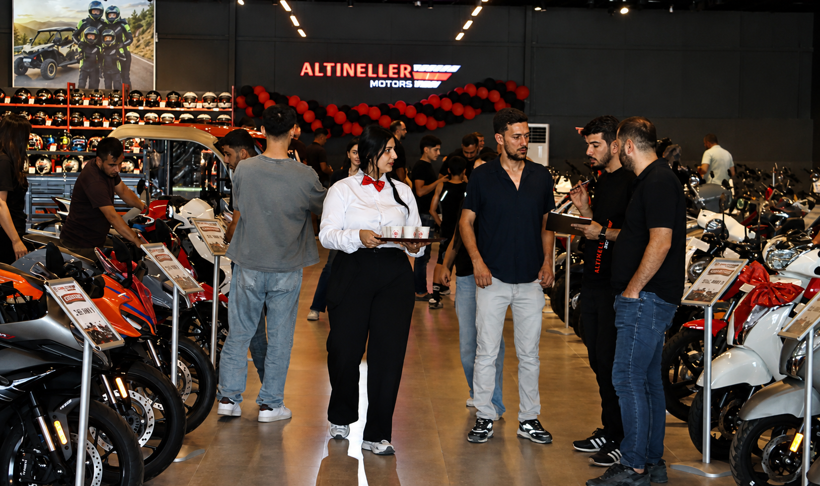Altıneller Motors’un Açılışı Alışveriş Şenliğine Dönüştü