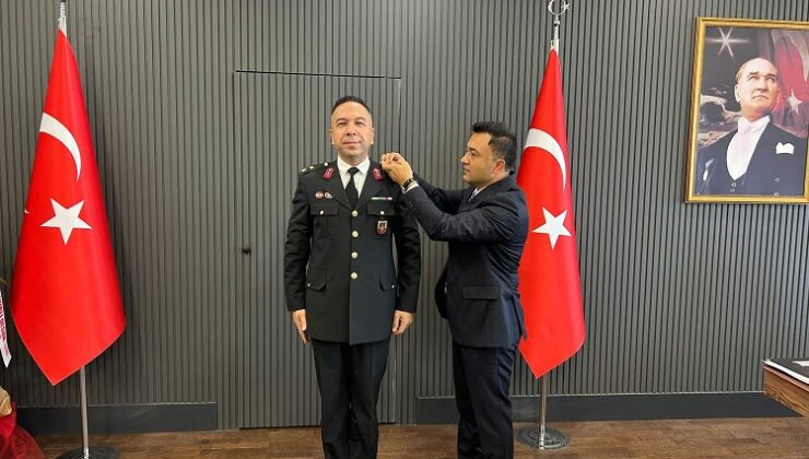 Jandarma Komutanı’na Yüzbaşı Rütbesini Kaymakam Taktı