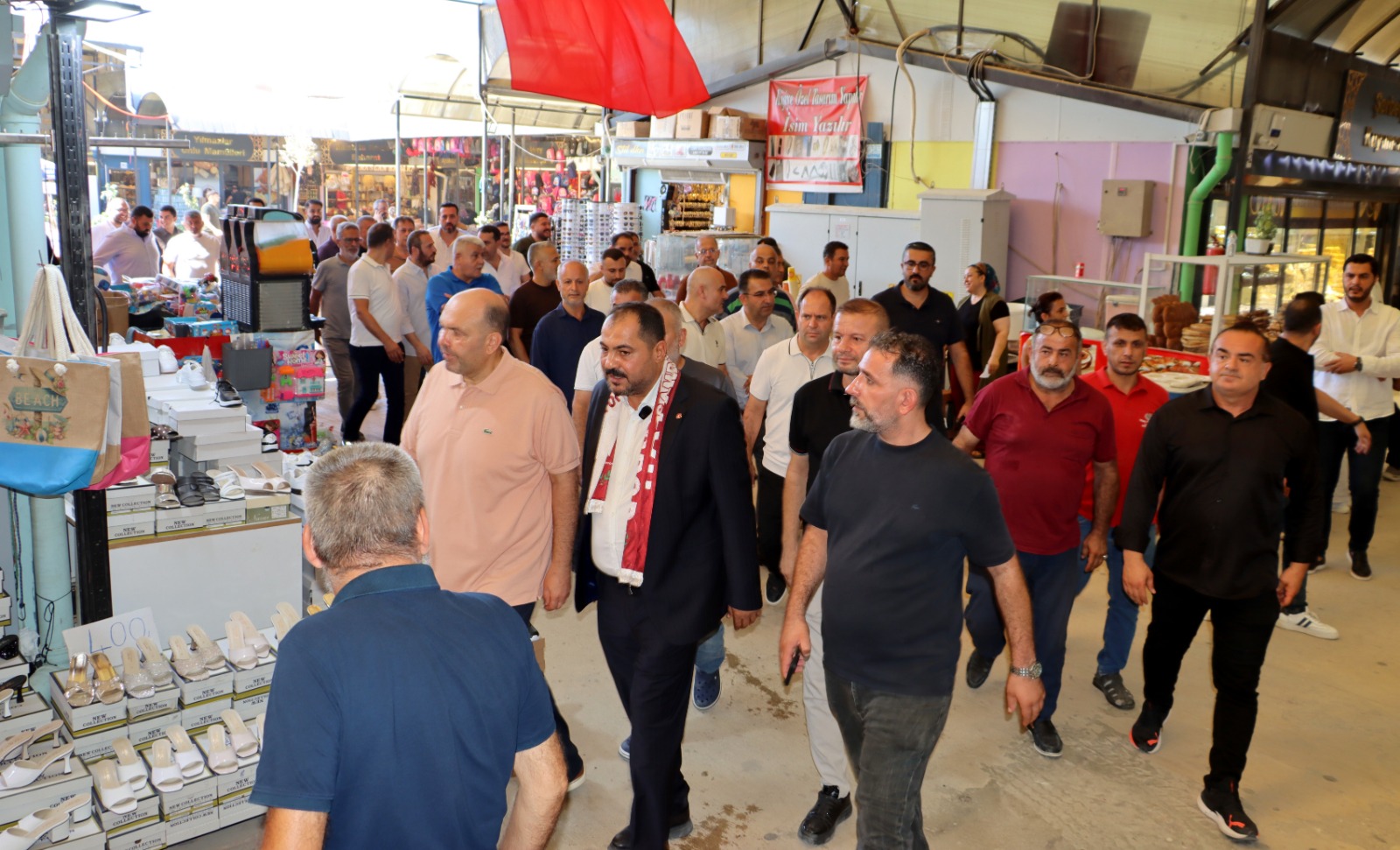 HATSO Başkan Adayı Yavuz, Tarihi Uzun Çarşı’da Esnafla Buluştu