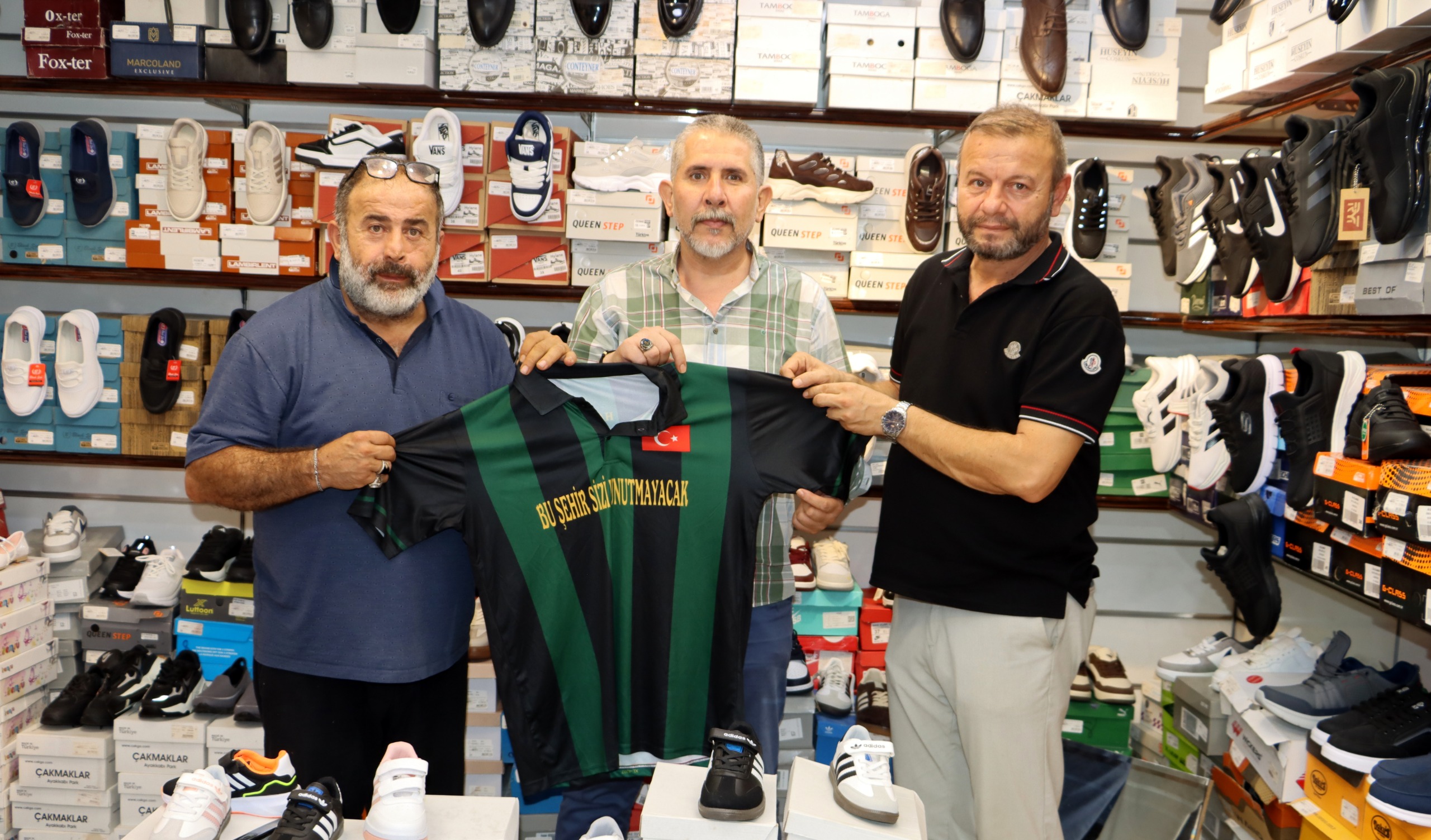 TÜRKAV Hatay Başkanı Mehmet Delioğlu’na Anı Forması