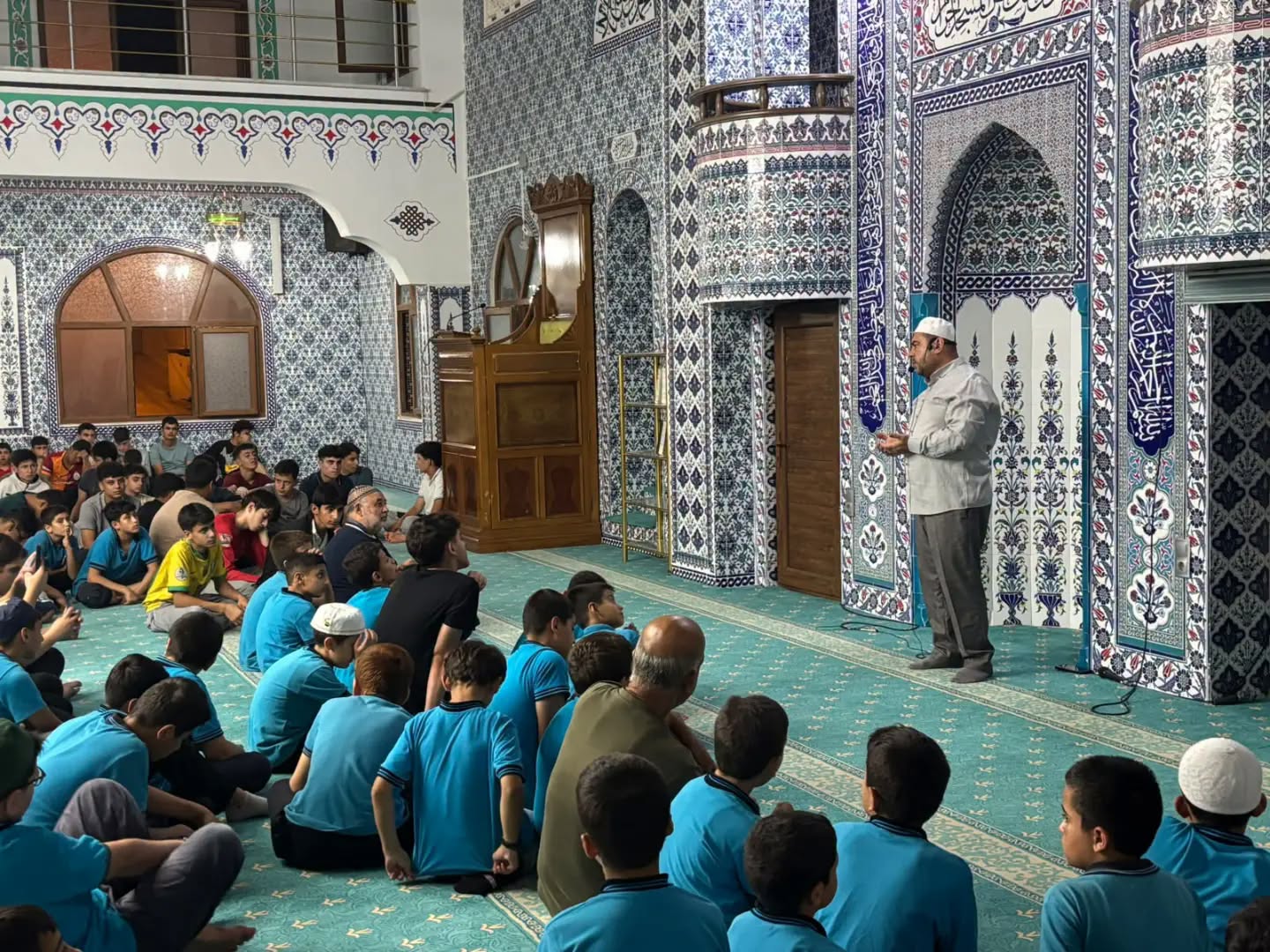 Narlıca Hacı Cuma Kahraman Camii’nde Mevlid-i Nebi Programı Düzenlendi