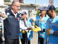 Yapar’dan Sıcak Havada Sahada Çalışanlara Dondurma İkramı