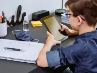 Ödevini Yapay Zekâya Yaptıran Öğrenci Kendi Gelişimini Riske Atıyor
