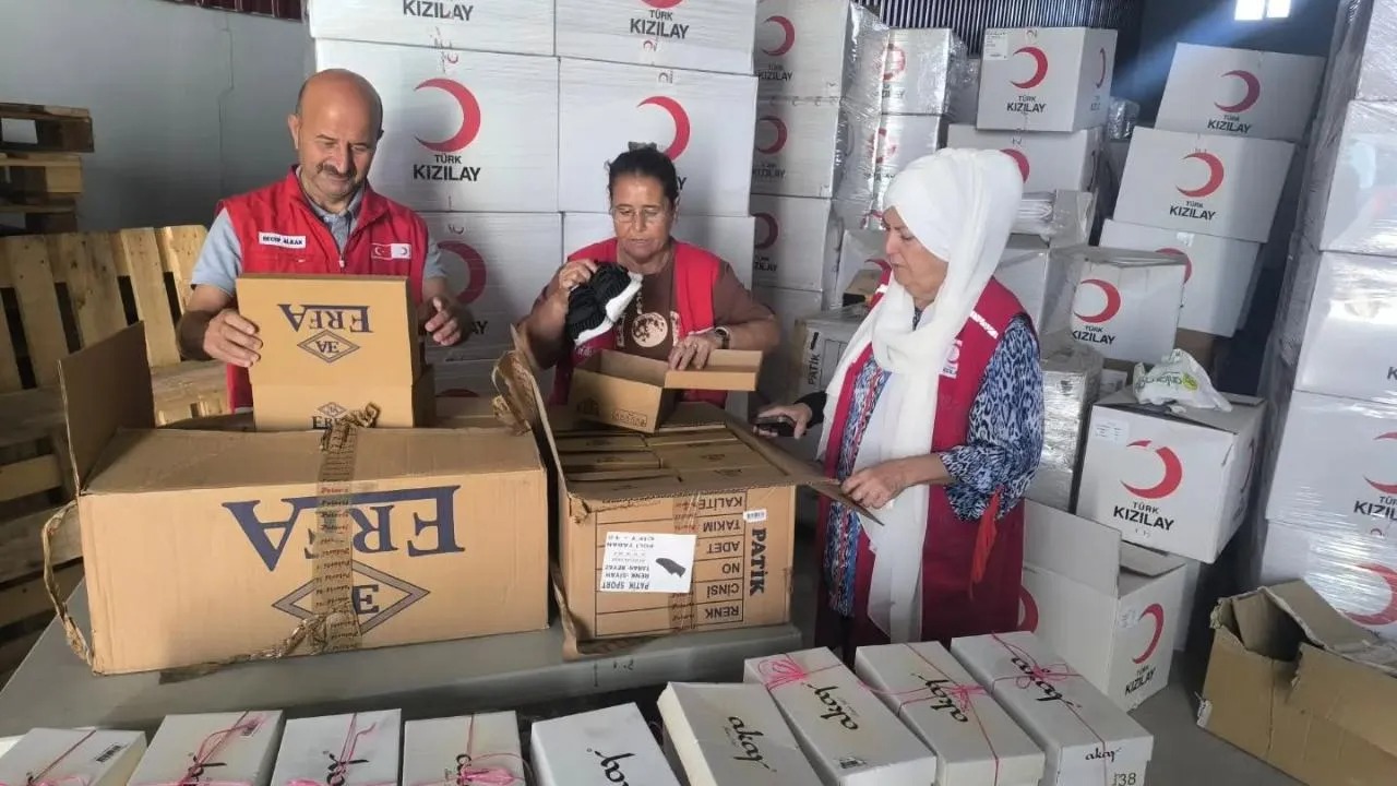 Kızılay Antakya Şubesi’ne Anlamlı Ayakkabı Bağışı