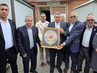 HATAY MUHTARLAR DERNEĞİ’NDEN İL SAĞLIK MÜDÜRÜ SÖNMEZ’E TEŞEKKÜR PLAKETİ