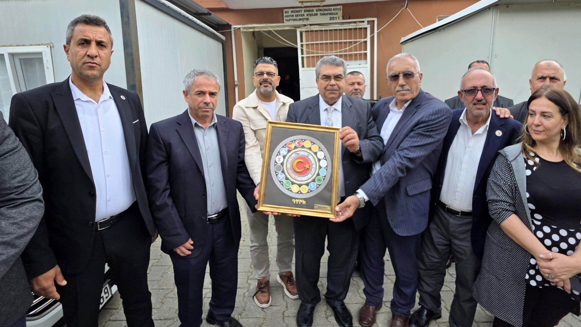 HATAY MUHTARLAR DERNEĞİ’NDEN İL SAĞLIK MÜDÜRÜ SÖNMEZ’E TEŞEKKÜR PLAKETİ