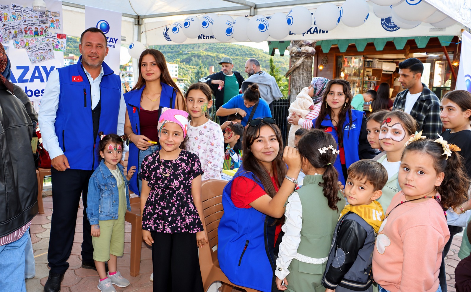 Zeytin Festivalin En Renkli Durağı Beyazay Standı Oldu