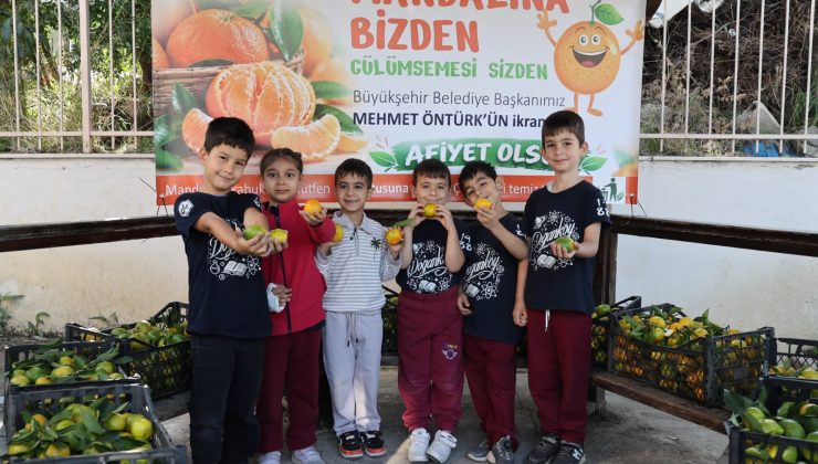 Hataylı Öğrencilere 100 Ton Mandalina Dağıtıldı
