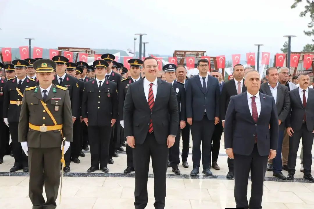 Altınözü ilçe protokolü Ata’nın huzurunda